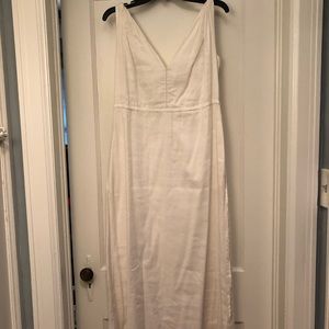 Has pockets!  Gap size 2 but fits a size 4.